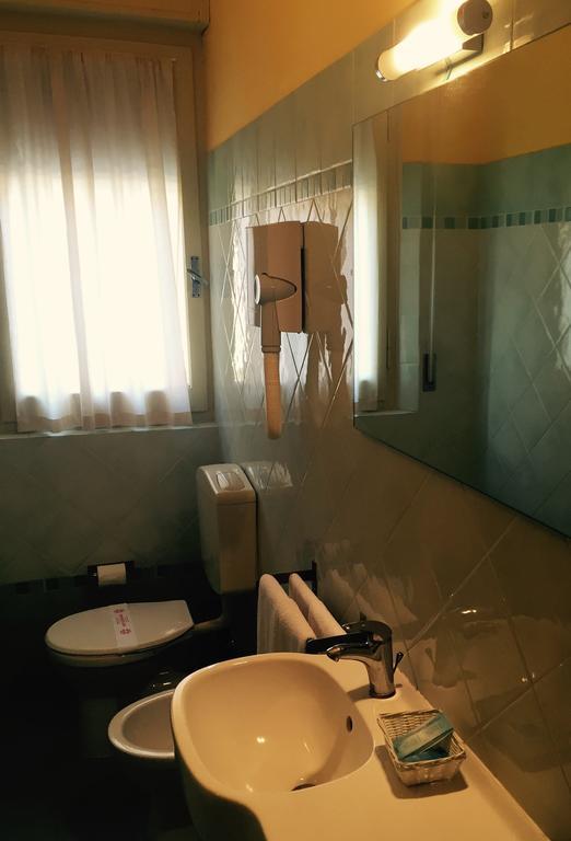 Hotel Helvetia ミラノ・マリッティマ エクステリア 写真
