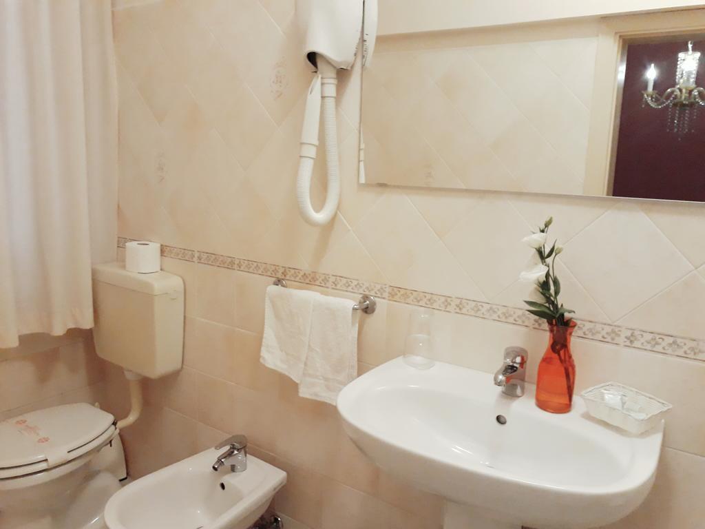 Hotel Helvetia ミラノ・マリッティマ エクステリア 写真